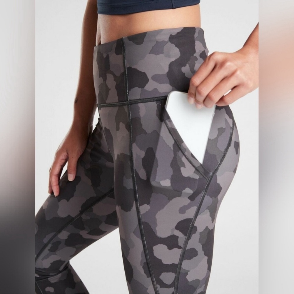 Athleta Plus size -1x Lightning Camo 7/8 - camo